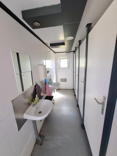 2 Waschbecken für die Damen...