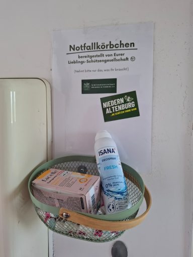 ...natürlich ausgestattet mit den wichtigsten Notfall-Utensilien!